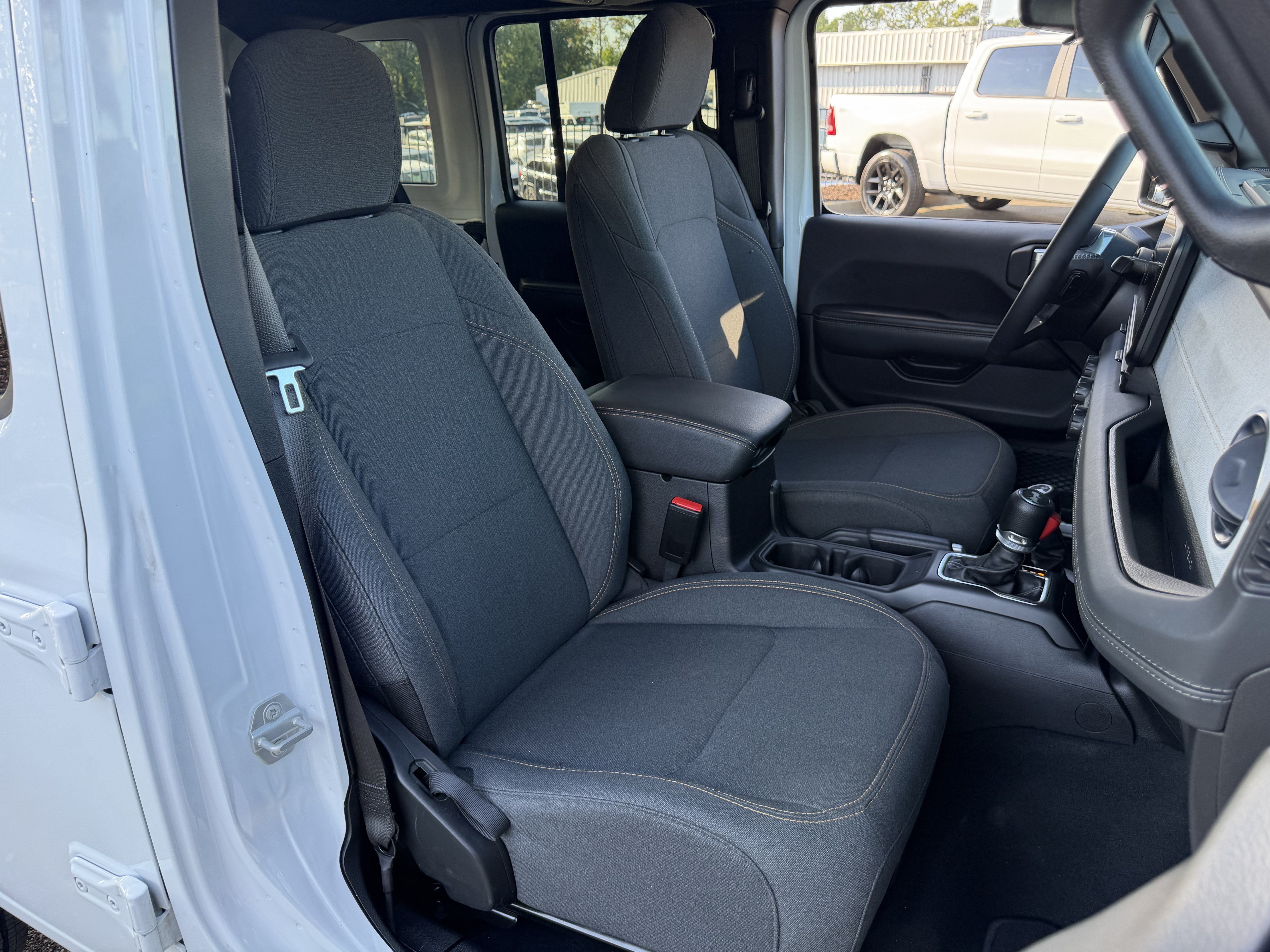 Used 2026 Jeep Wrangler Unlimited Sahara AWD/4WD image 34