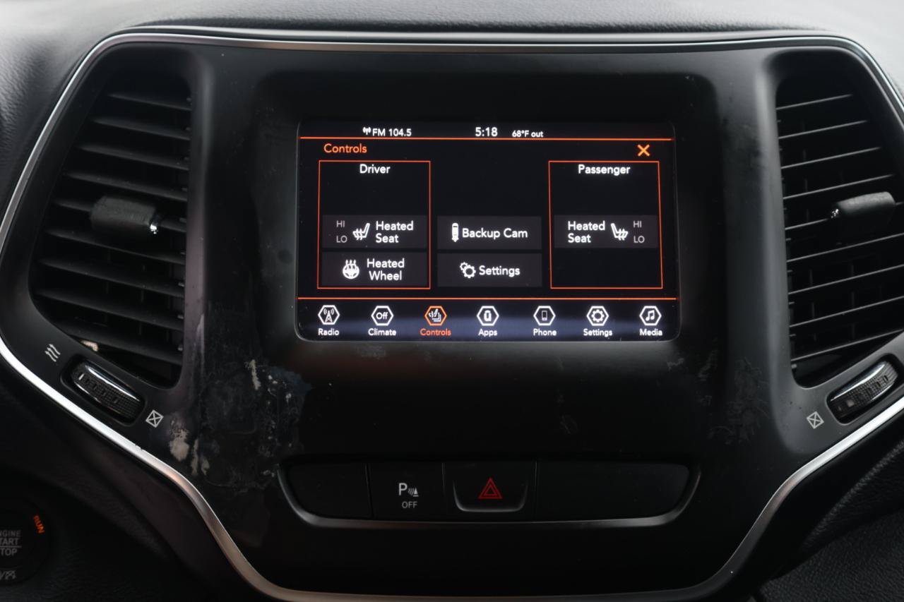 Used 2019 Jeep Cherokee Latitude Plus AWD/4WD image 10