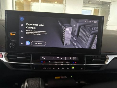 Used 2025 Toyota Sienna XSE FWD image 7