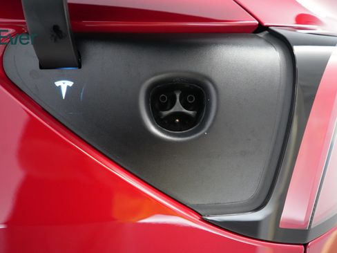 Used 2022 Tesla Model Y Performance AWD/4WD image 10