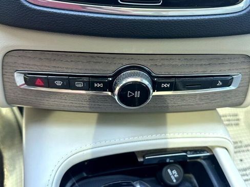 Used 2021 Volvo XC90 T6 Inscription w/ Protection Package Premier image 18