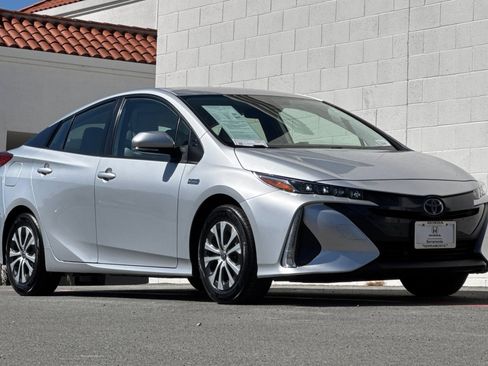 Used 2021 Toyota Prius Prime XLE FWD image 6