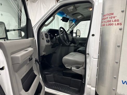 Used 2024 Ford E-350 and Econoline 350 Super Duty image 10