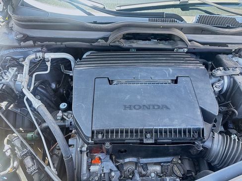 Used 2025 Honda Pilot Touring image 32