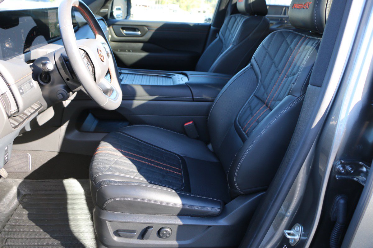 Used 2025 Nissan Armada PRO-4X w/ Pro-4X Premium Package AWD/4WD image 28
