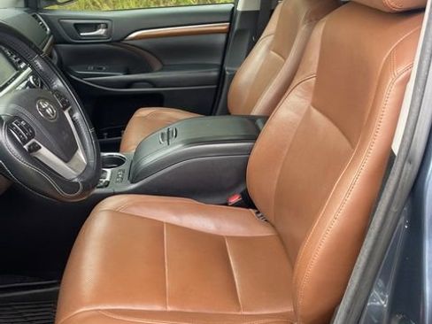 Used 2018 Toyota Highlander Limited Platinum image 6