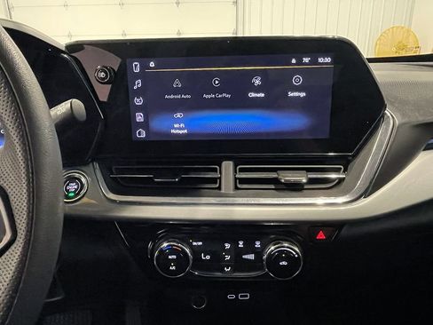 Used 2025 Chevrolet Trax LT FWD image 26