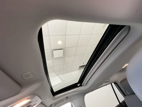 Used 2023 Toyota Highlander XLE image 22