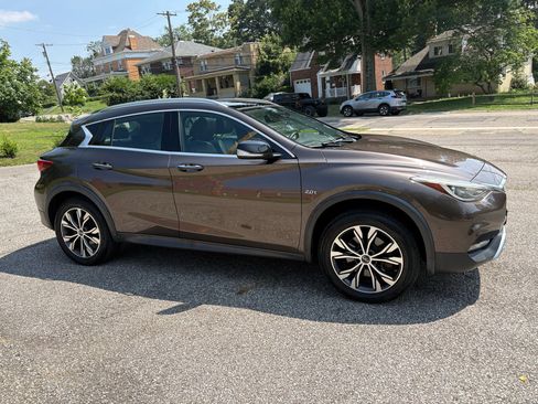 Used 2018 INFINITI QX30 Premium w/ Navigation Package image 11