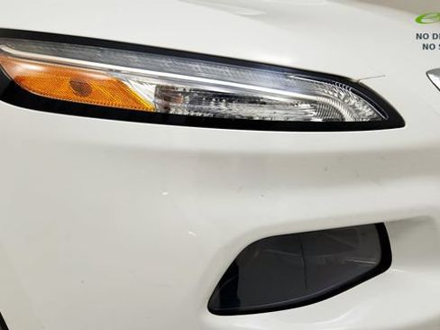 Used 2016 Jeep Cherokee Limited w/ Luxury Group FWD image 21