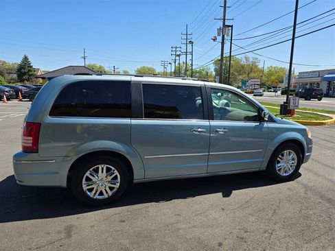 Used 2008 Chrysler Town & Country Limited w/ Trailer Tow Group FWD image 24