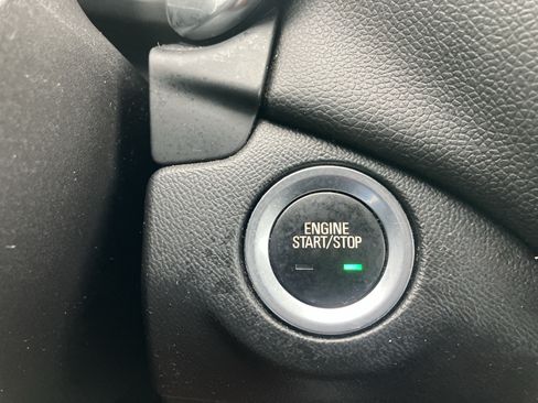 Used 2018 Chevrolet Equinox LT FWD image 26