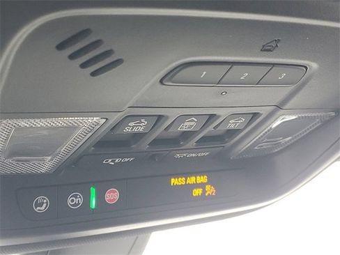 Used 2023 Chevrolet Traverse High Country image 32