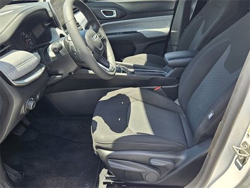 Used 2024 Jeep Compass Sport image 4