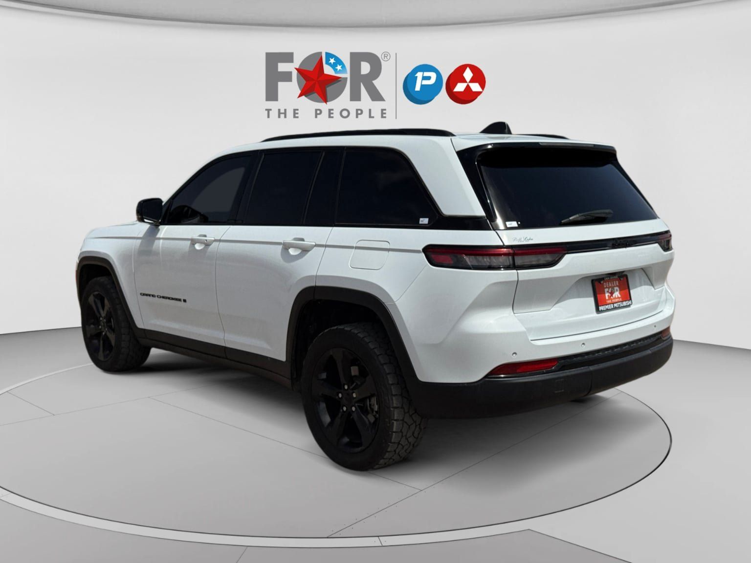Used 2023 Jeep Grand Cherokee Altitude RWD image 3