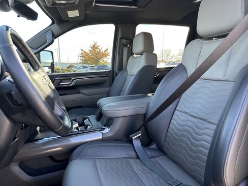 Used 2024 Chevrolet Silverado 2500 ZR2 w/ Technology Package image 23