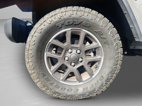 Used 2020 Jeep Gladiator Overland w/ Dual Top Group image 9