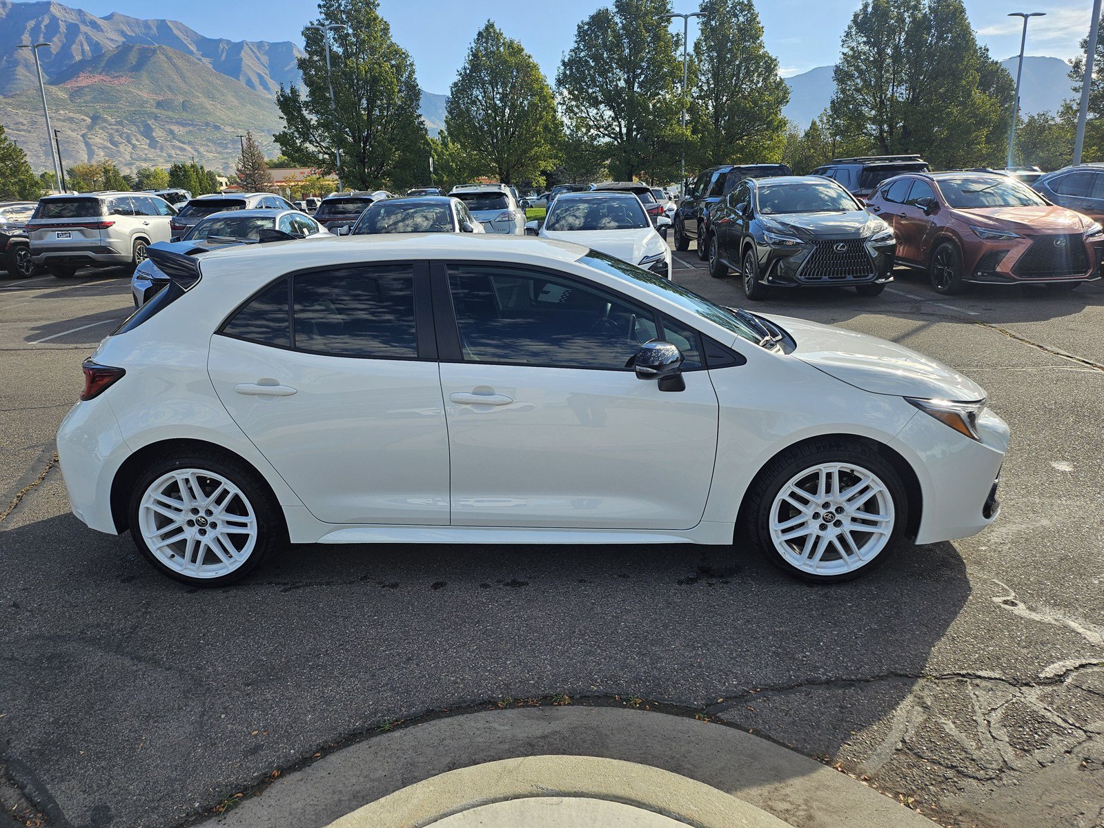 Used 2026 Toyota Corolla SE FWD image 4