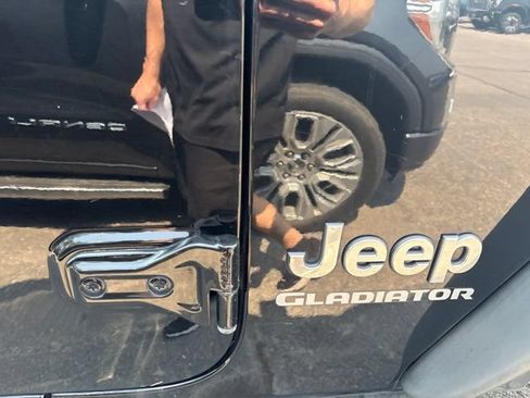 Used 2020 Jeep Gladiator Overland AWD/4WD image 12