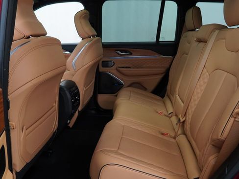 Certified 2025 Jeep Grand Cherokee Summit AWD/4WD image 19