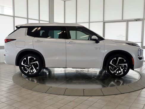 Used 2023 Mitsubishi Outlander SEL AWD/4WD image 9