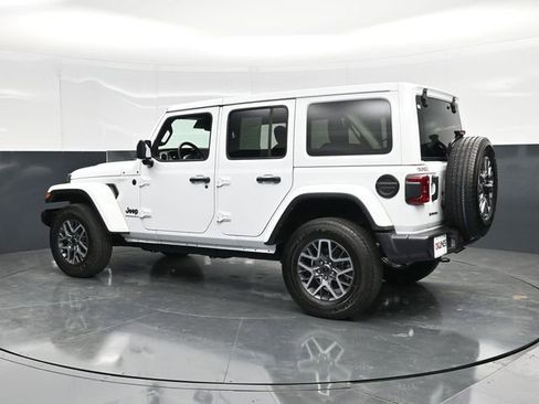 Used 2025 Jeep Wrangler Unlimited Sahara AWD/4WD image 10
