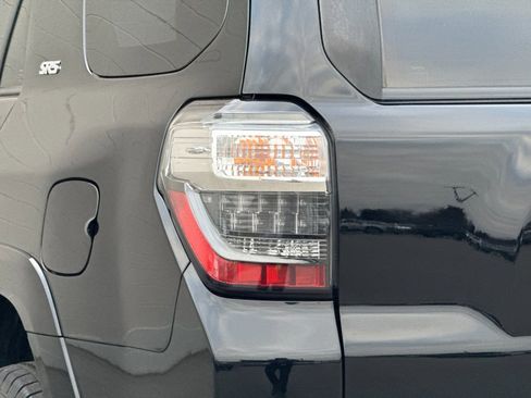 Used 2018 Toyota 4Runner SR5 Premium image 6