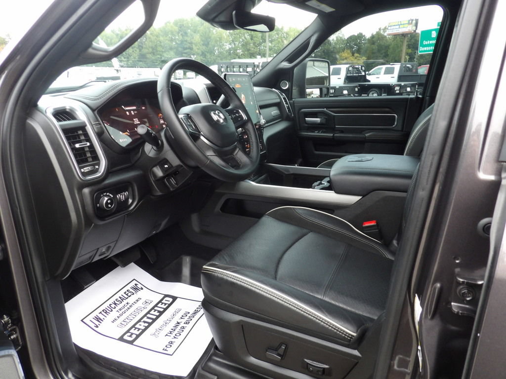 Used 2025 RAM 3500 Laramie AWD/4WD image 16
