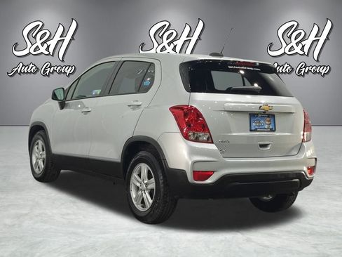 Used 2022 Chevrolet Trax LS w/ Tint and Cruise Package image 15