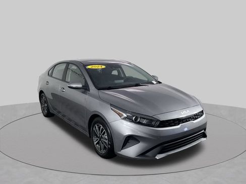 Used 2024 Kia Forte LXS w/ LXS Technology Package FWD image 12