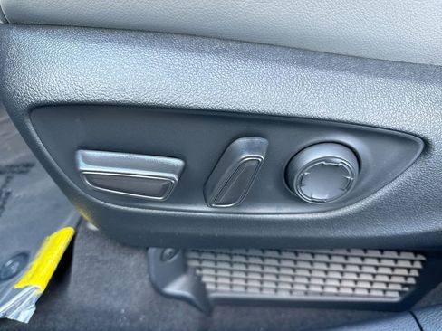Used 2025 Toyota Sienna XLE FWD image 14