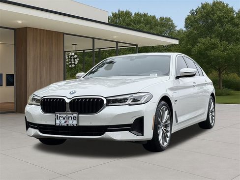 Certified 2023 BMW 530e w/ Convenience Package image 2