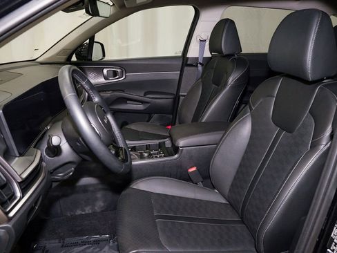 Certified 2025 Kia Sorento S AWD/4WD image 11