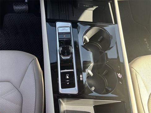 Certified 2025 Volkswagen Atlas SE image 15