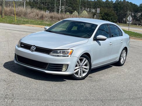 Used 2013 Volkswagen Jetta GLI image 2