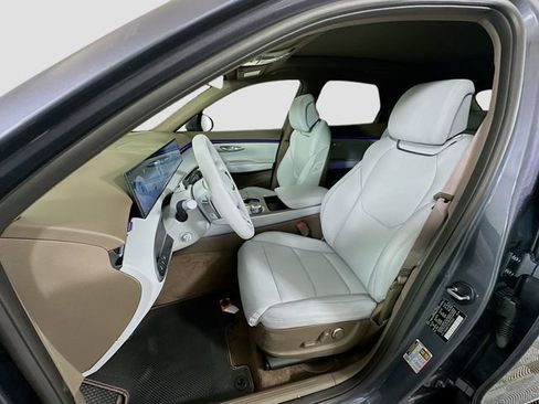 New 2026 Genesis GV70 2.5T Advanced image 16