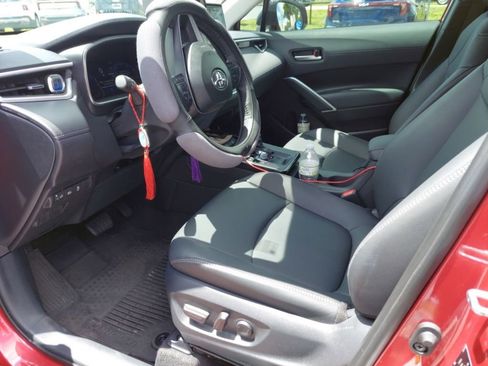 Used 2026 Toyota Corolla Cross XLE AWD/4WD image 5