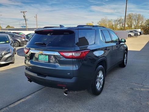 Used 2021 Chevrolet Traverse LT image 3