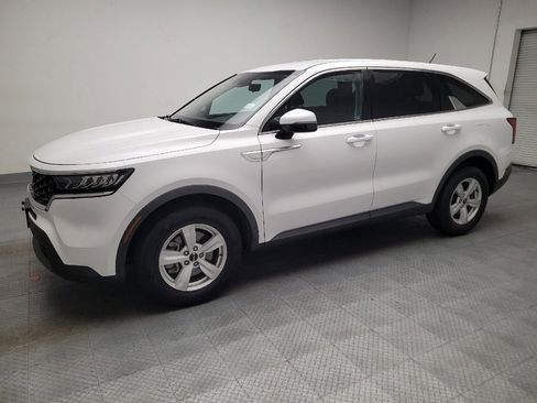 Used 2022 Kia Sorento LX FWD image 2
