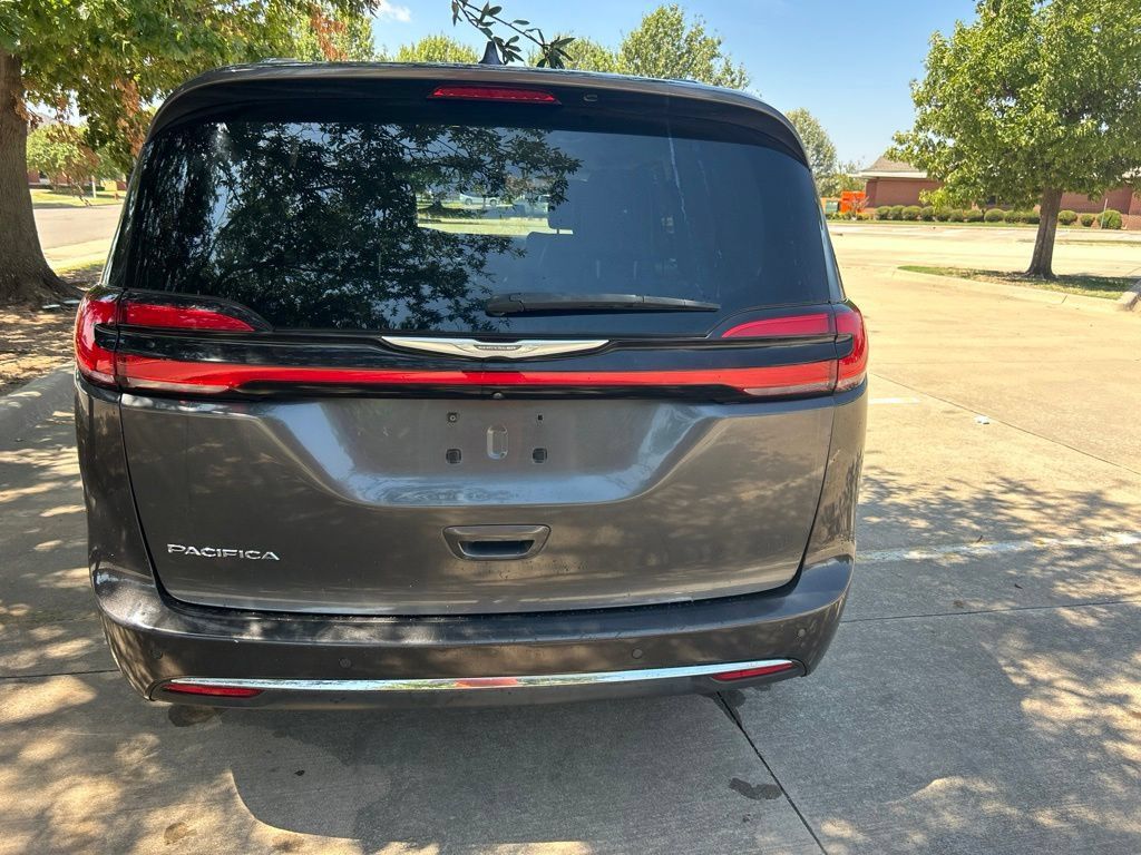 Used 2021 Chrysler Pacifica Touring-L FWD image 10