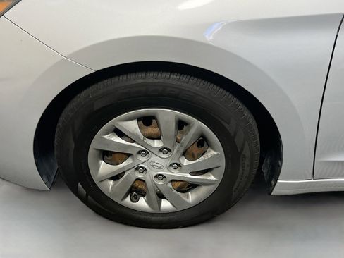 Used 2019 Hyundai Elantra SE w/ Cargo Package FWD image 13