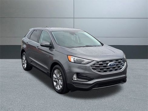 Used 2024 Ford Edge Titanium image 8