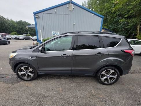 Used 2017 Ford Escape SE w/ Equipment Group 201A FWD image 8