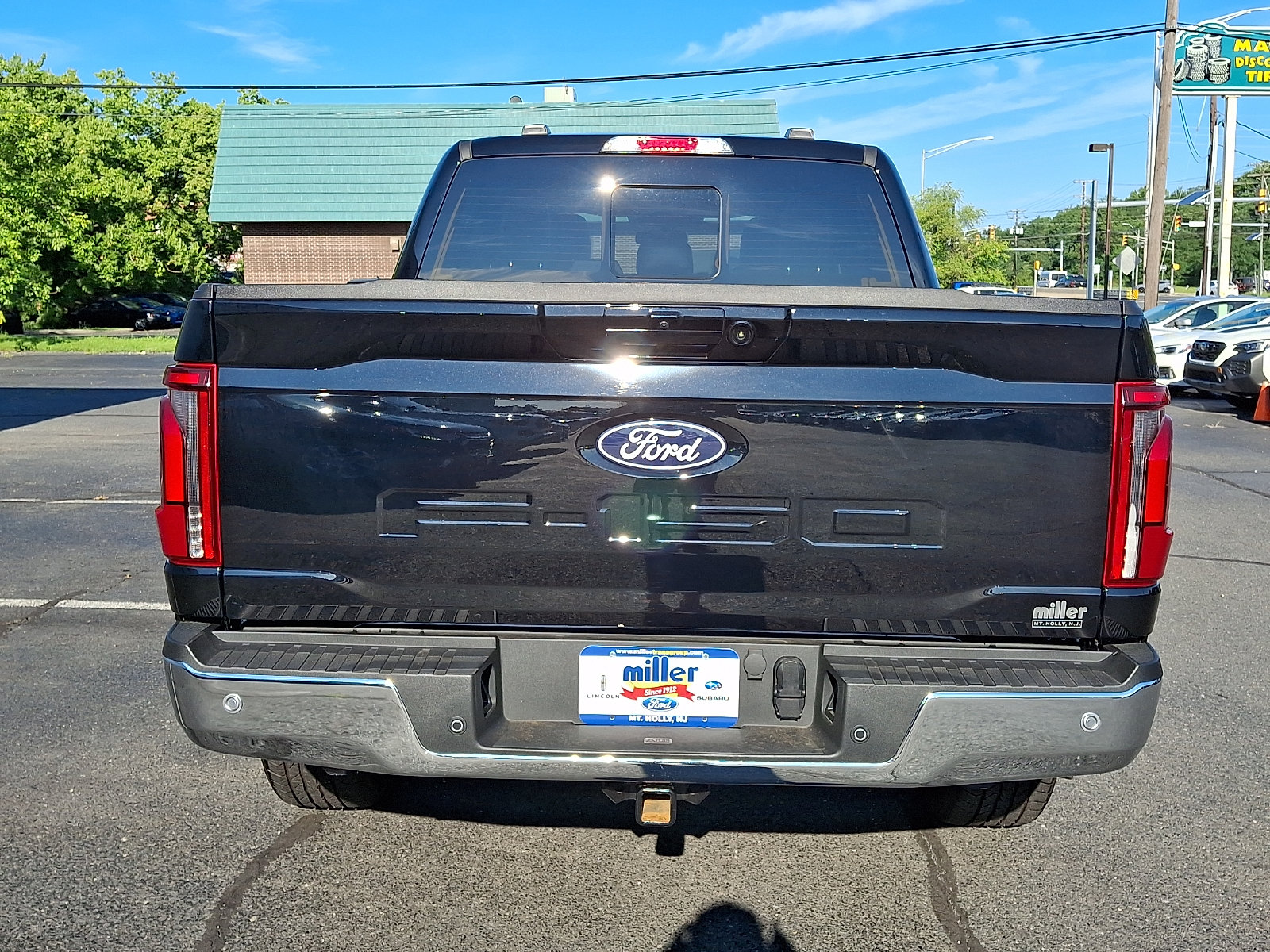 Used 2025 Ford F150 Lariat w/ Equipment Group 501A Mid AWD/4WD image 5
