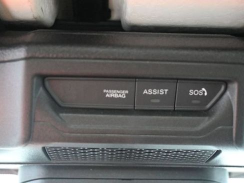 Used 2025 Jeep Wrangler Unlimited Sahara AWD/4WD image 32