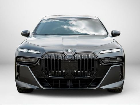 Used 2024 BMW 760i xDrive AWD/4WD image 3