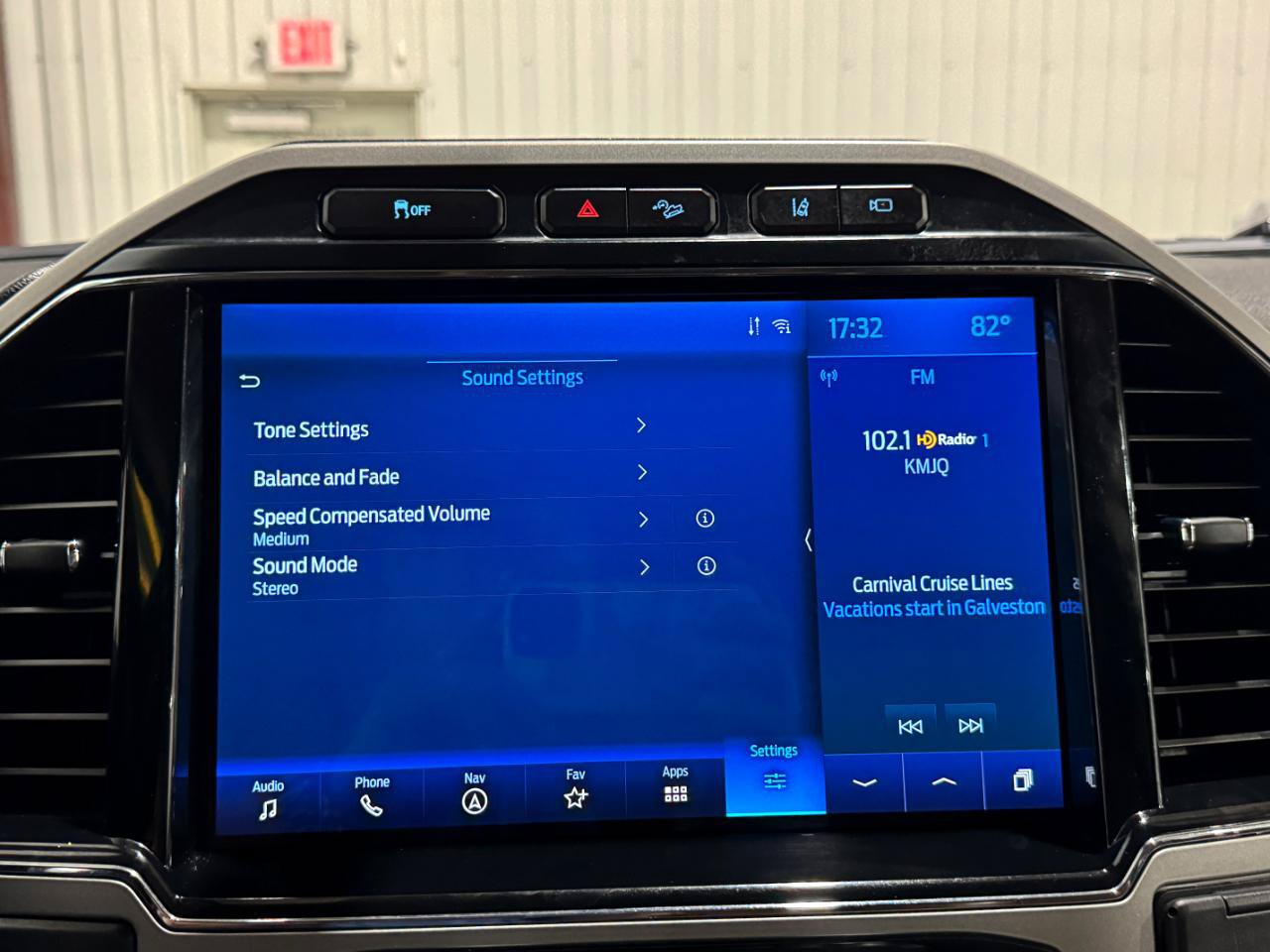 Used 2022 Ford F350 Lariat w/ Lariat Ultimate Package AWD/4WD image 41