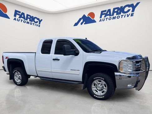 Used 2010 Chevrolet Silverado 2500 LT w/ Interior Plus Package RWD image 3