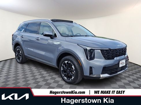 Certified 2025 Kia Sorento S w/ Panoramic Sunroof Package AWD/4WD image 1