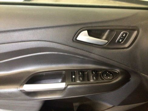 Used 2017 Ford Escape SE FWD image 16